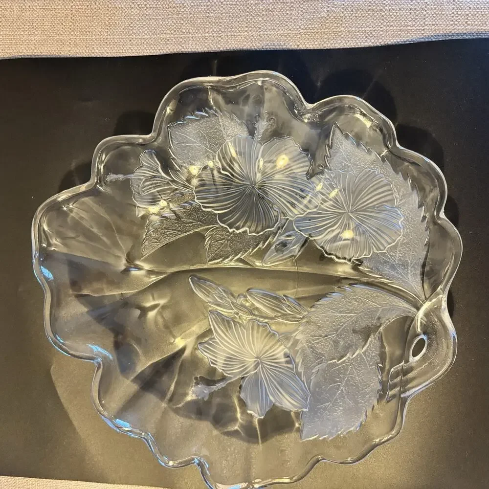 Savoir Vivre Etched Frosted 12” Glass Serving Plate Hibiscus‎ Design